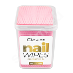 różowe bezpyłowe waciki z perforacją w plastikowym opakowaniu 