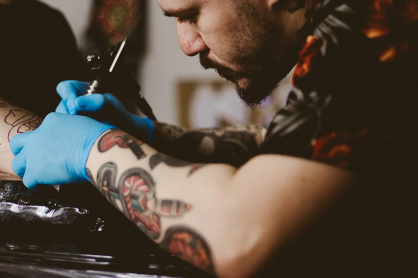 Sterylizacja w salonie tatuażu - podstawy i zasady